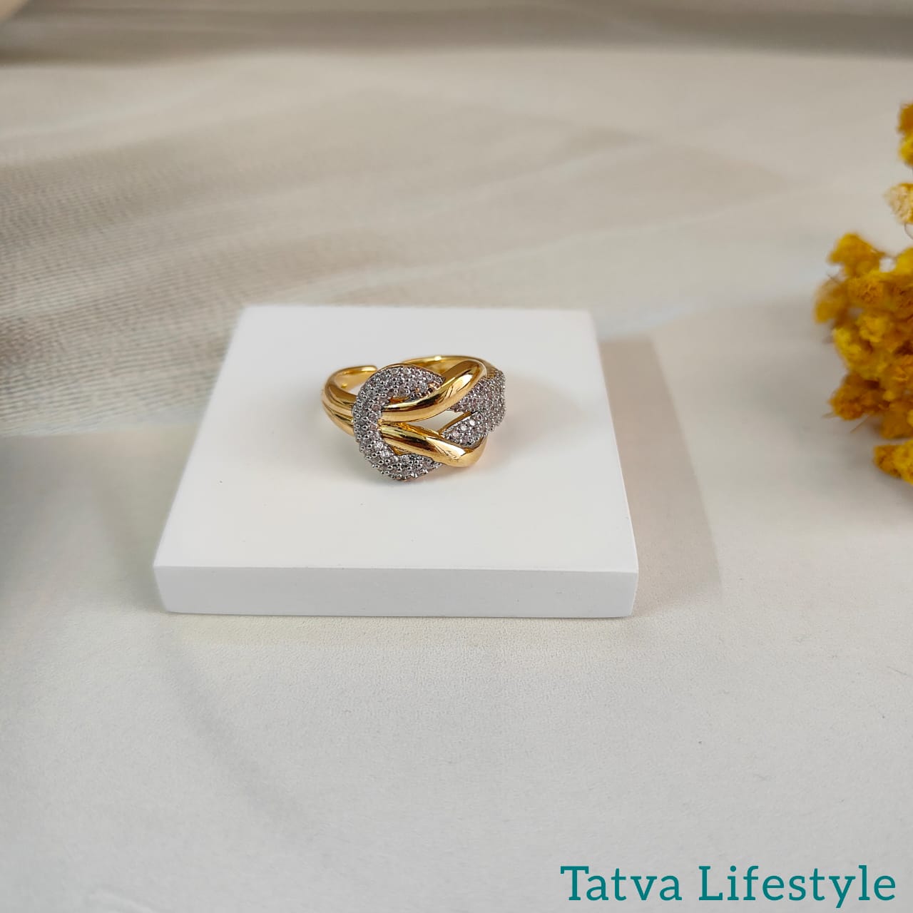 ELEGANT DIAMOND RING
