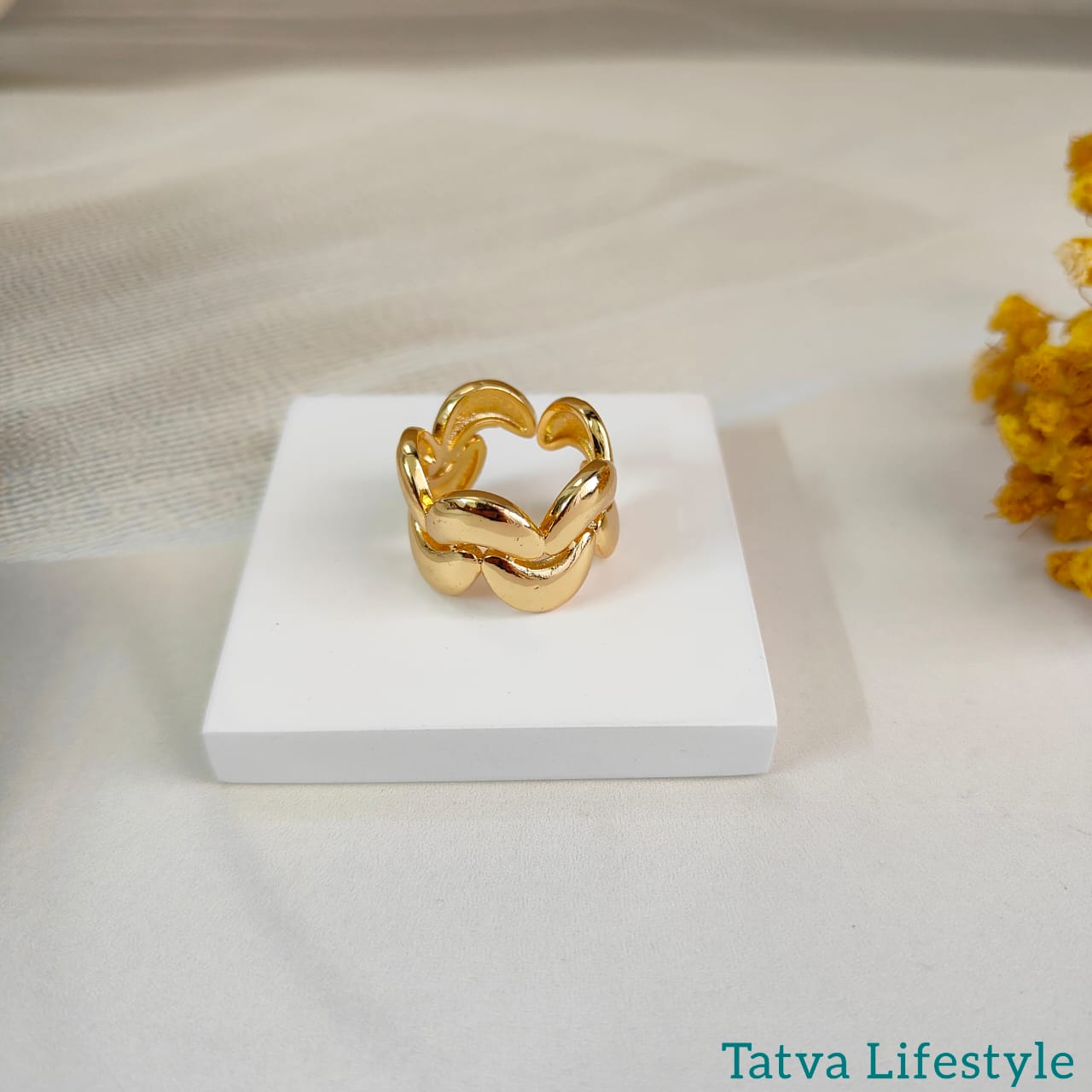 WAVY RING
