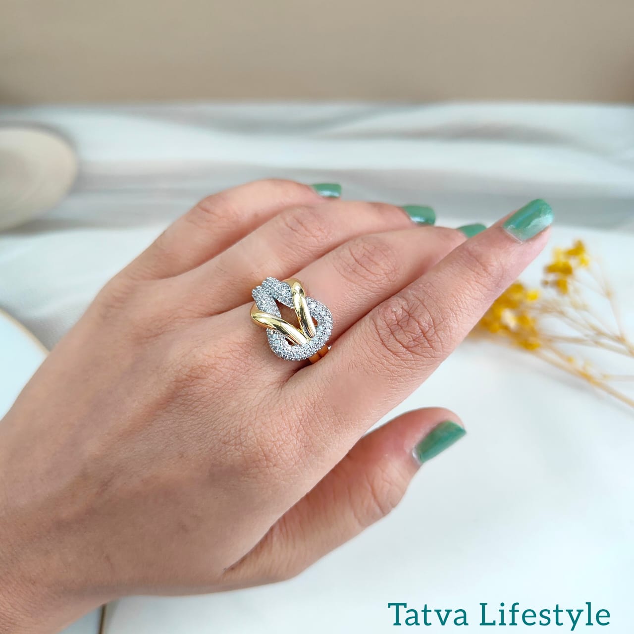ELEGANT DIAMOND RING