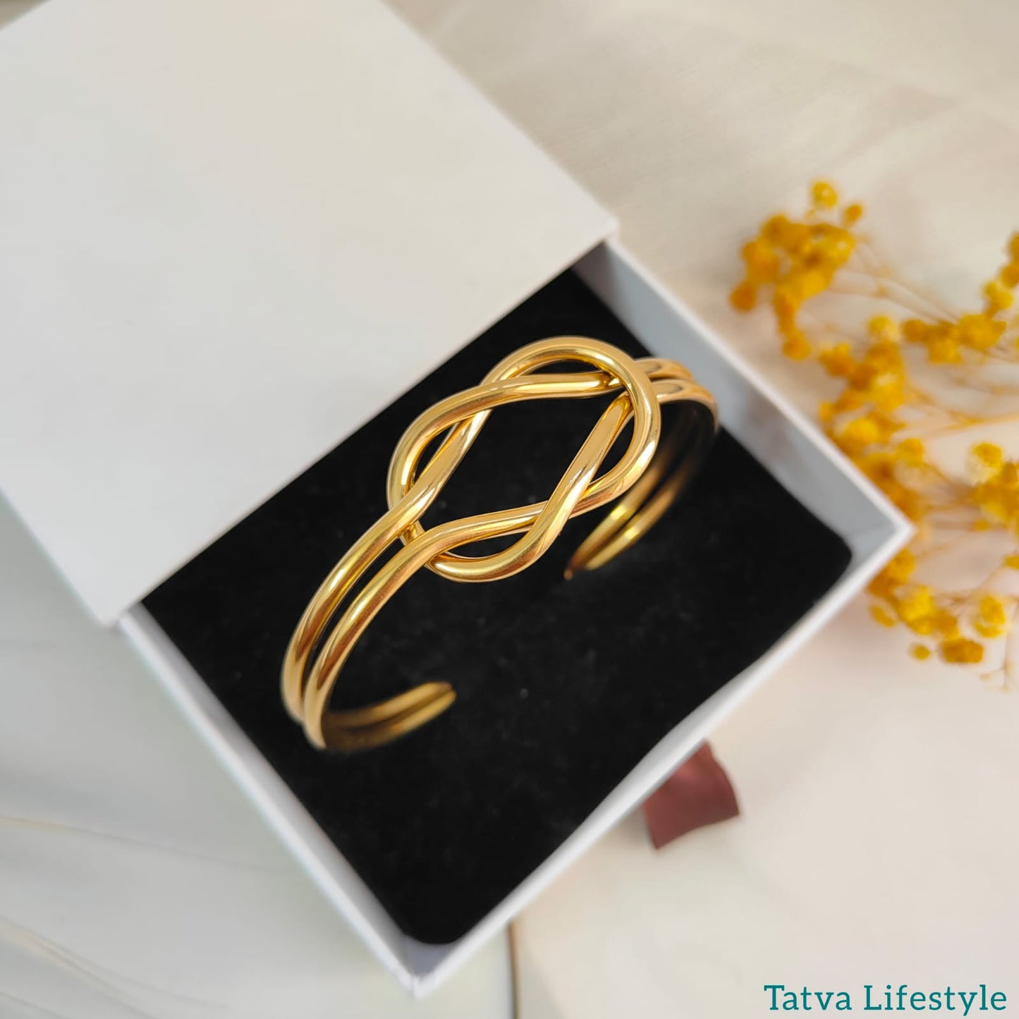 GOLDEN TWISTED BRACELET