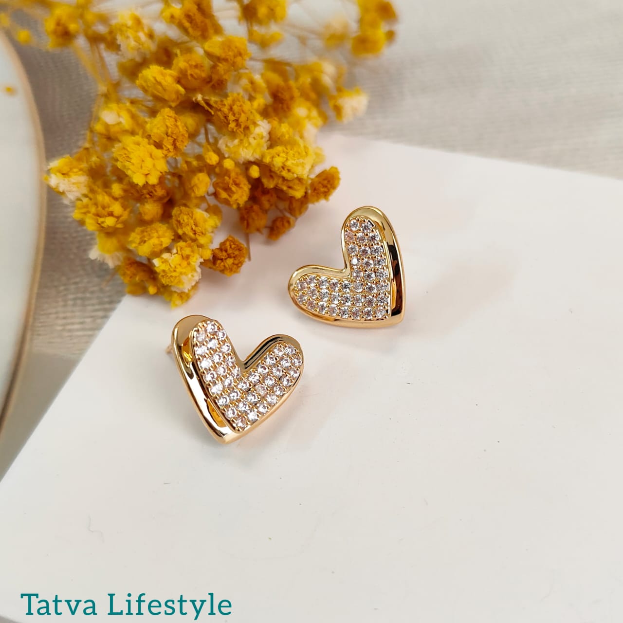 ELEGANT HEART STUD