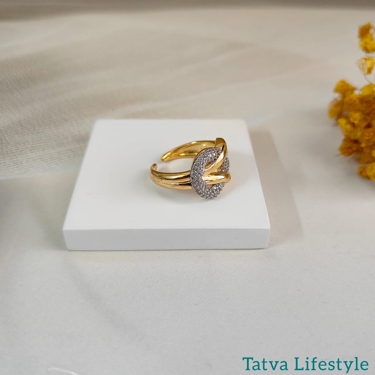 ELEGANT DIAMOND RING
