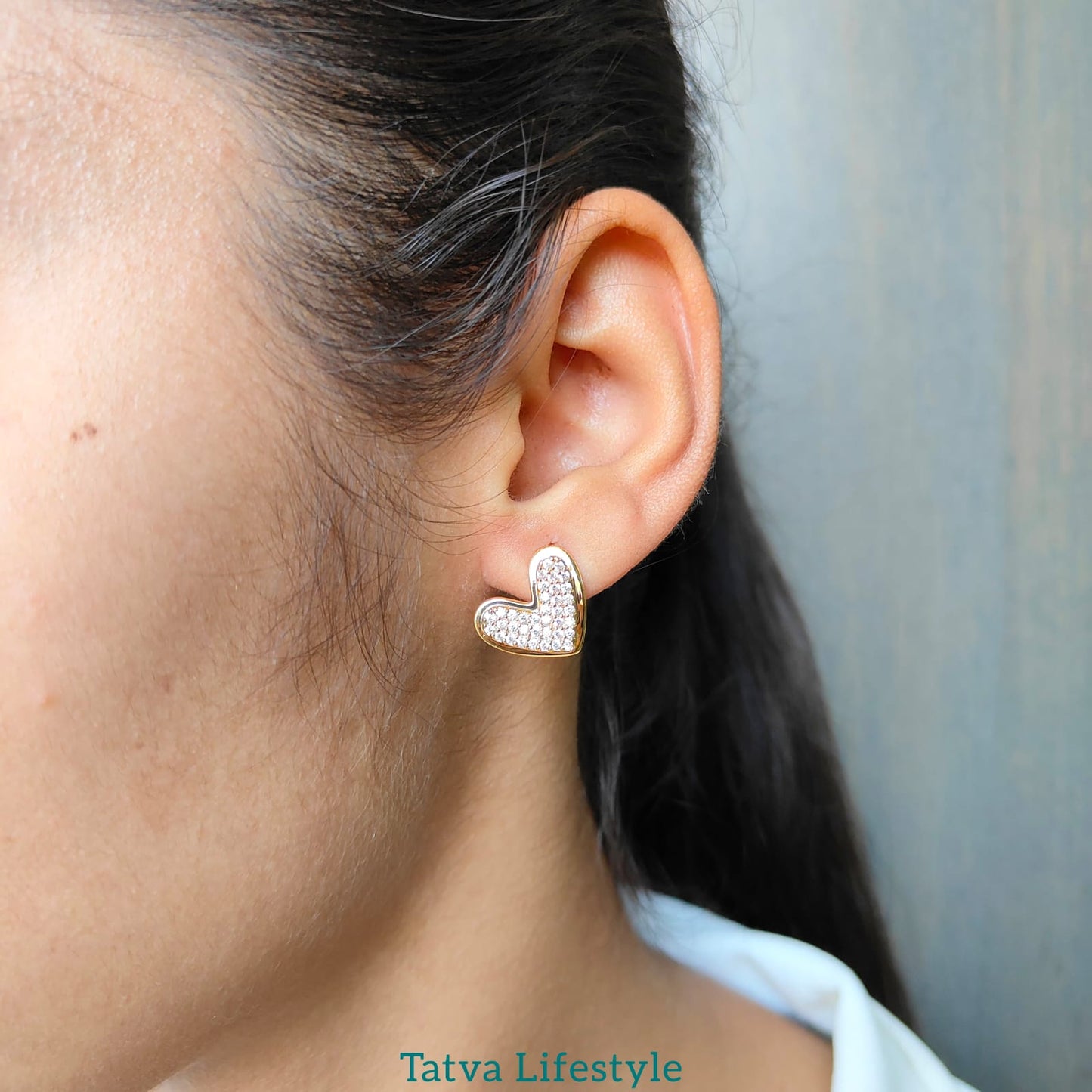 ELEGANT HEART STUD